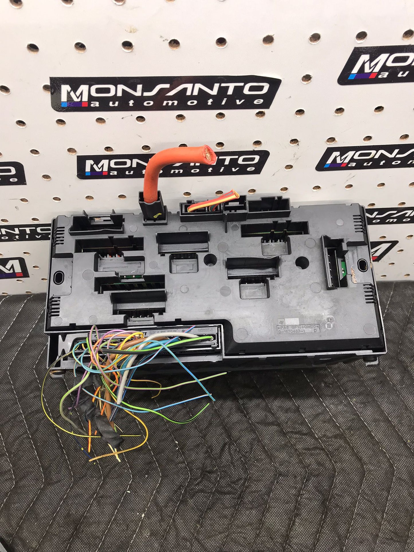 12-15 BMW F12 F10 FRONT POWER DISTRIBUTION FUSE RELAY BOX OEM SKU 1123