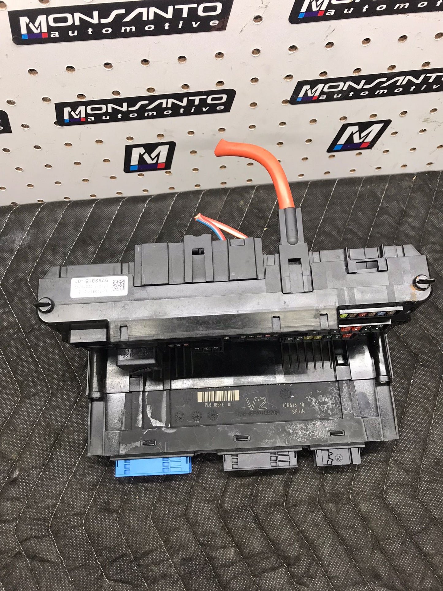 12-15 BMW F12 F10 FRONT POWER DISTRIBUTION FUSE RELAY BOX OEM SKU 1123
