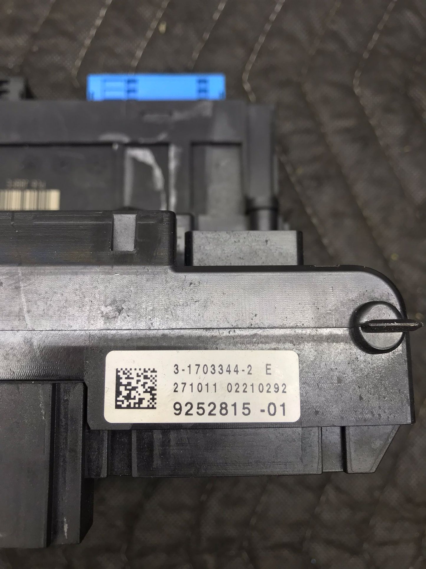 12-15 BMW F12 F10 FRONT POWER DISTRIBUTION FUSE RELAY BOX OEM SKU 1123