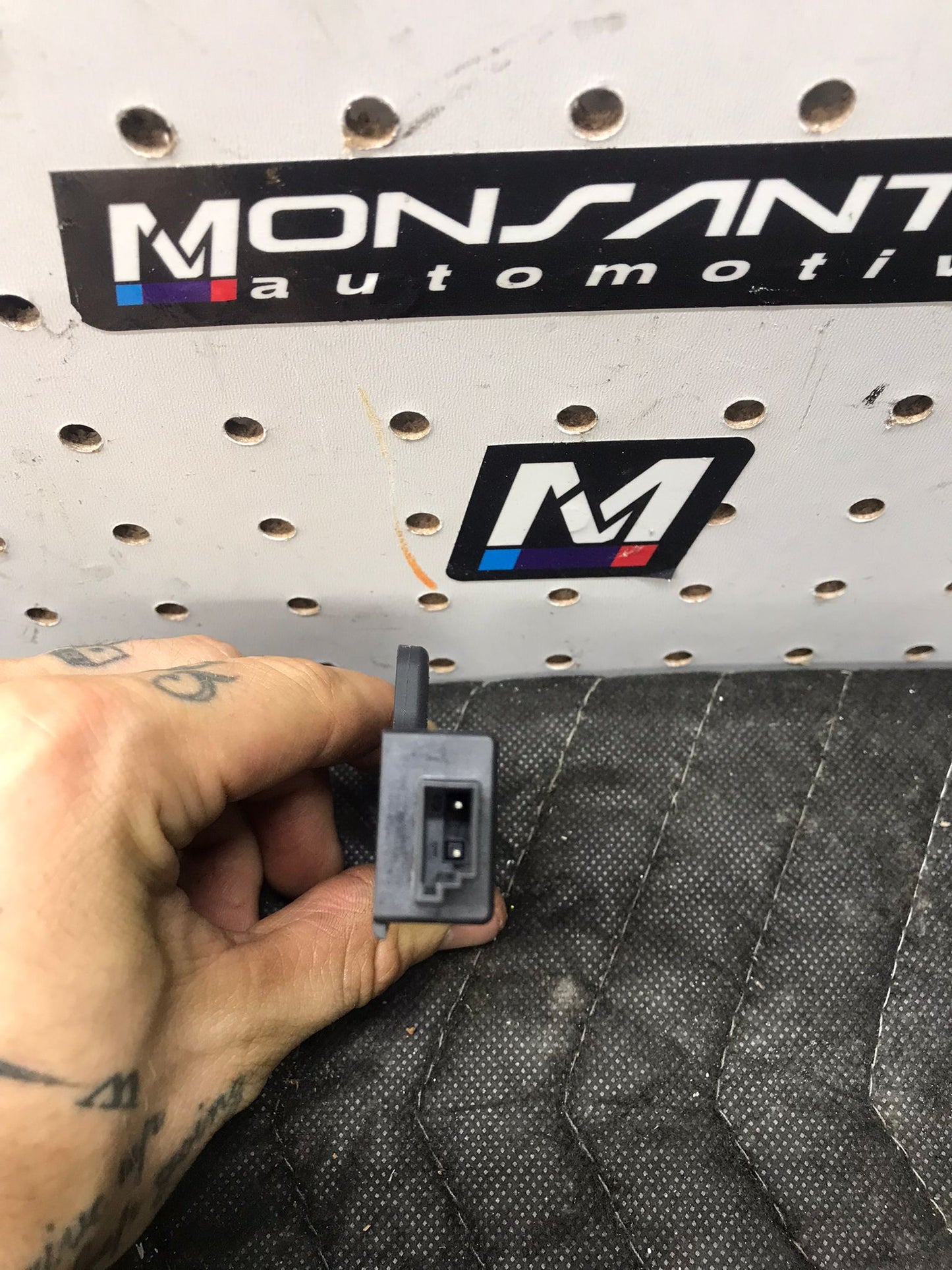 BMW F10 535I AERIAL ANTENNA AMPLIFIER OEM SKU 1143