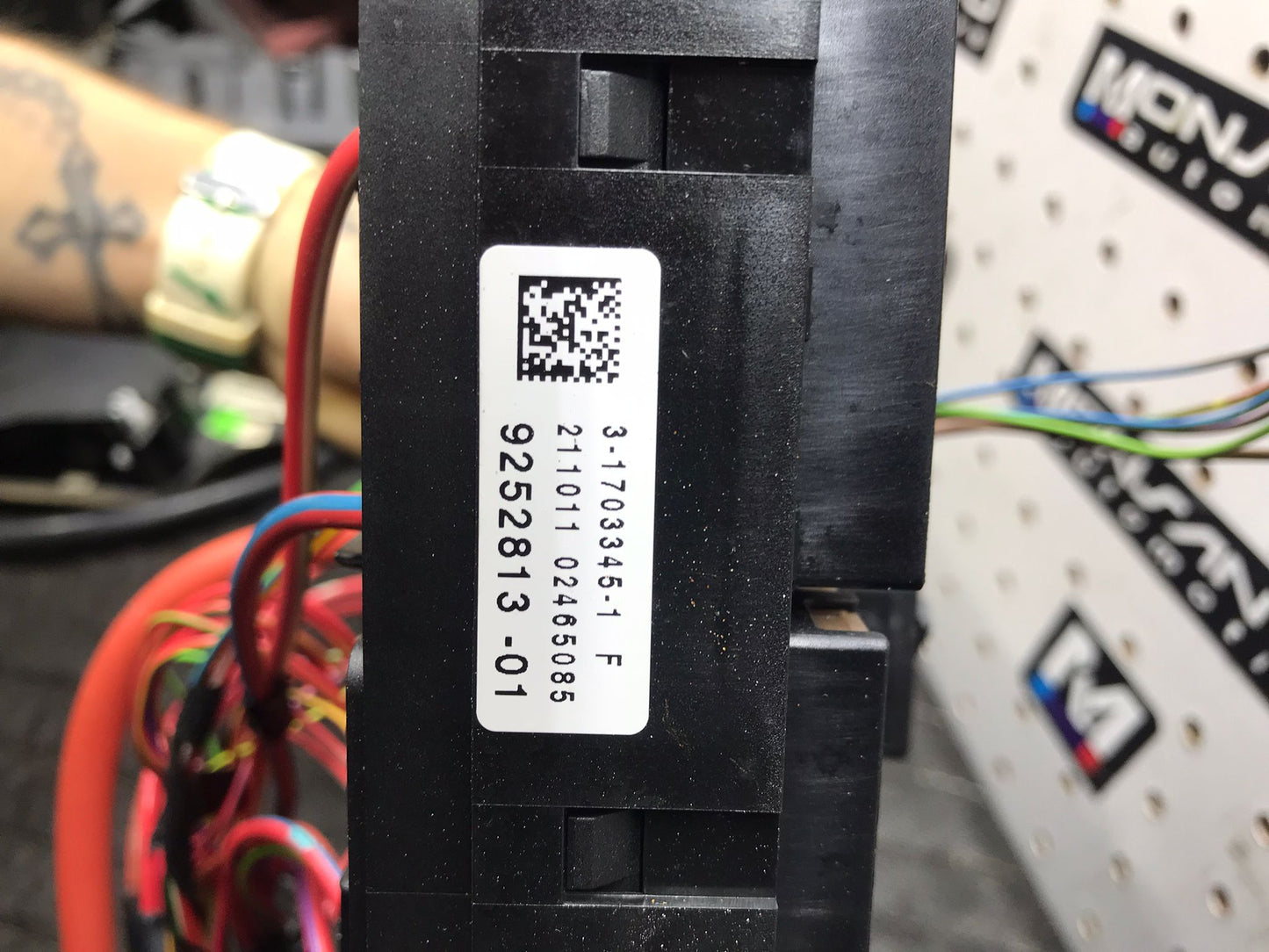 10-16 BMW 528I 535I REAR DISTRIBUTION POWER FUSE BOX OEM SKU 1150