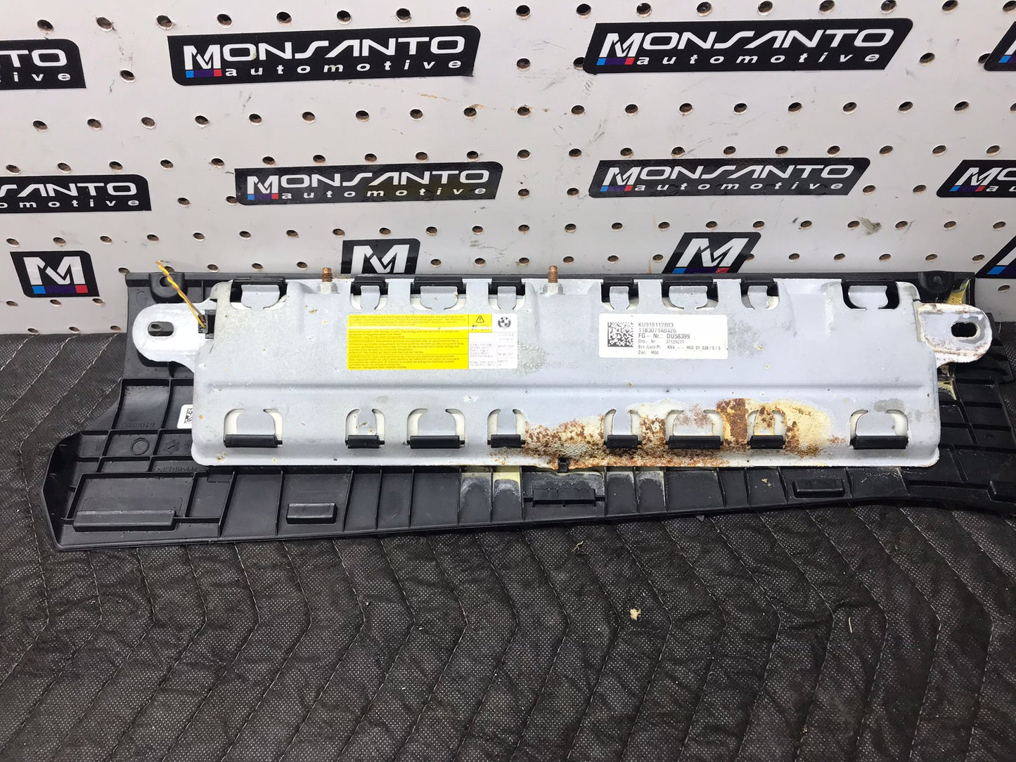 BMW F06 F10 F12 5/6 SERIES LEFT DRIVER UNDER DASH KNEE PAD SAFETY MODULE OEM SKU 1167