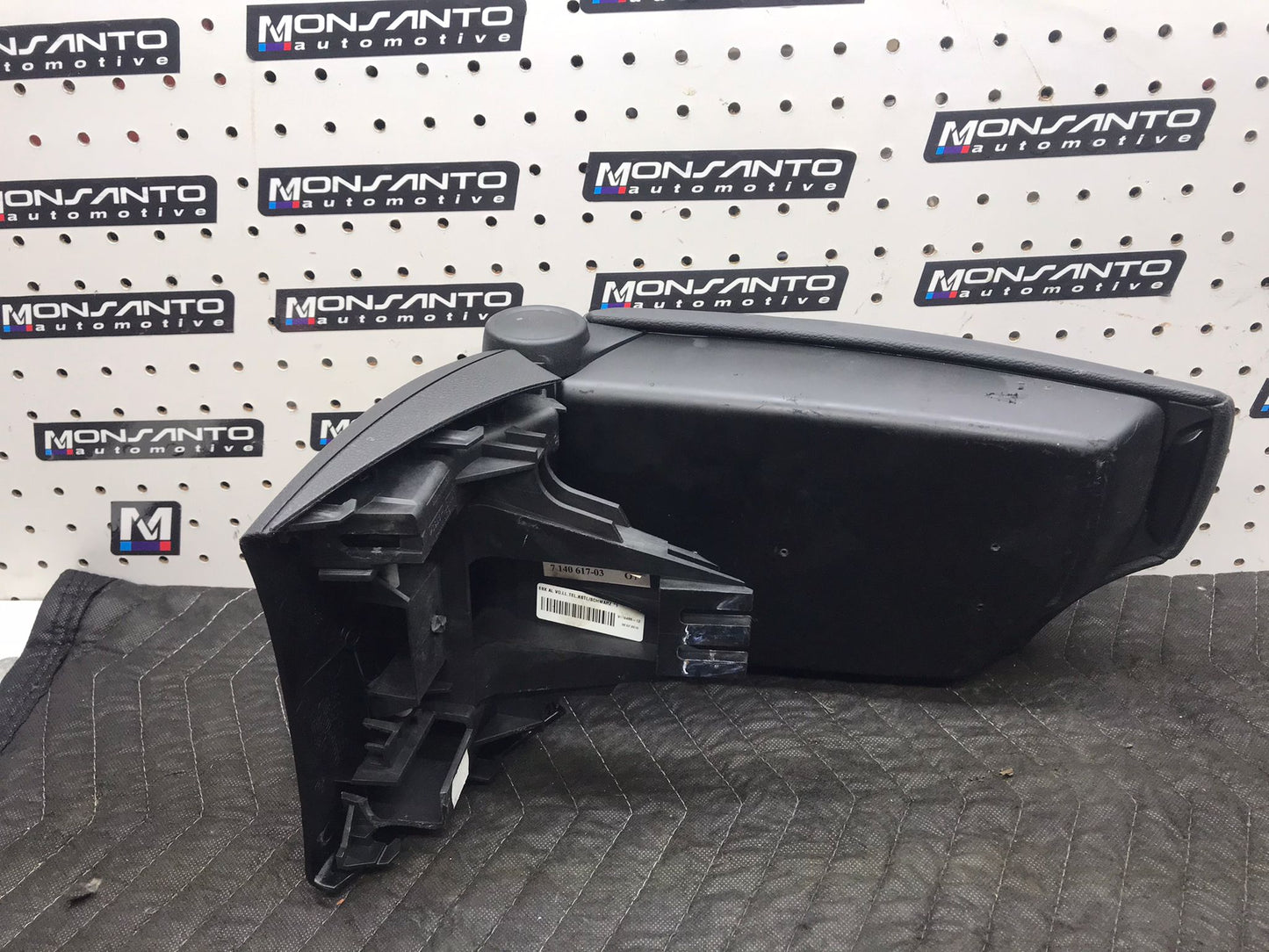 08-13 OEM BMW E88 128 135 CENTER CONSOLE ARMREST TRAY BLACK LEATHER BMW OEM SKU 1179
