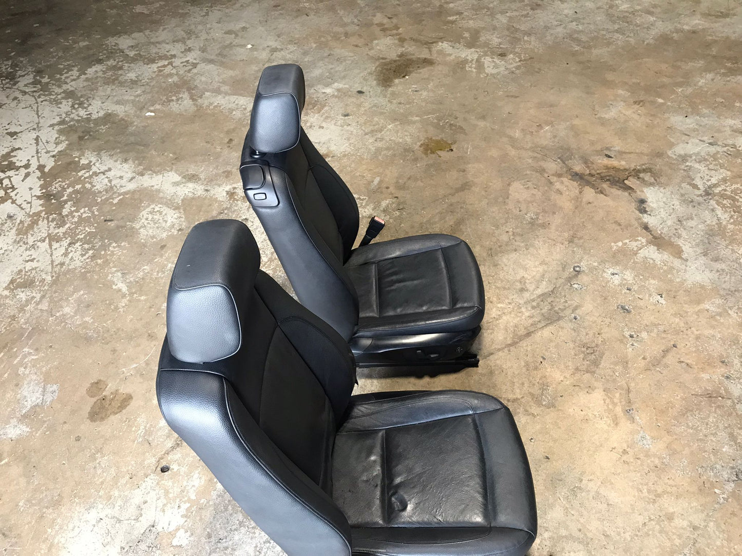 SEAT'S FRONT RIGHT AND LEFT BMW SERIE 1 128I BLACK FABRIC OEM SKU 1250