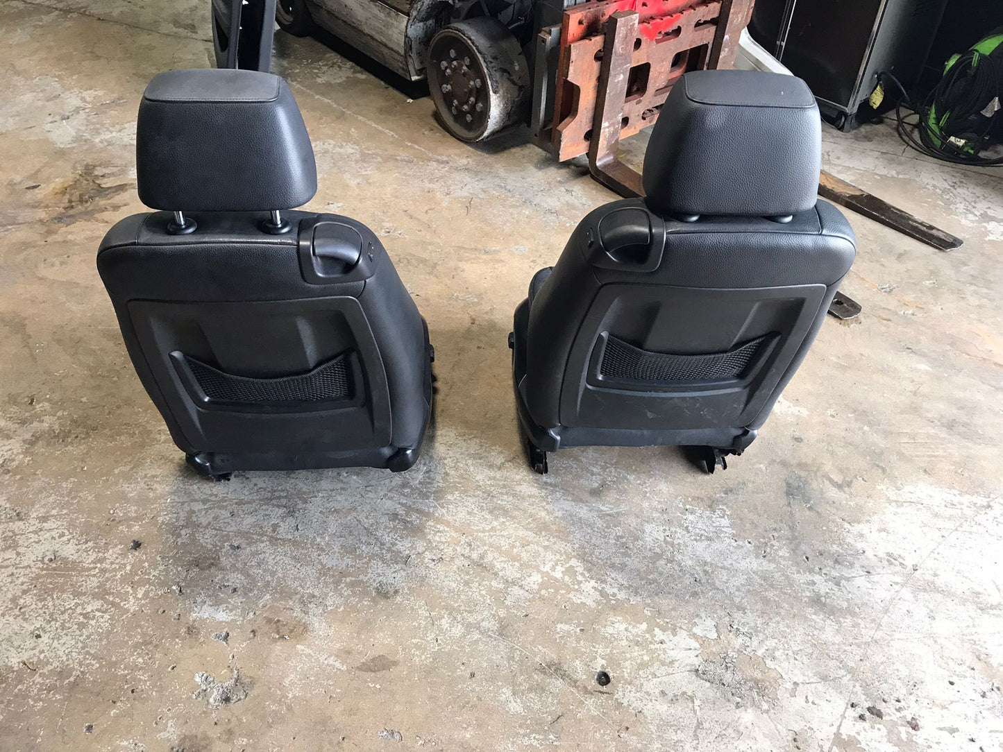 SEAT'S FRONT RIGHT AND LEFT BMW SERIE 1 128I BLACK FABRIC OEM SKU 1250