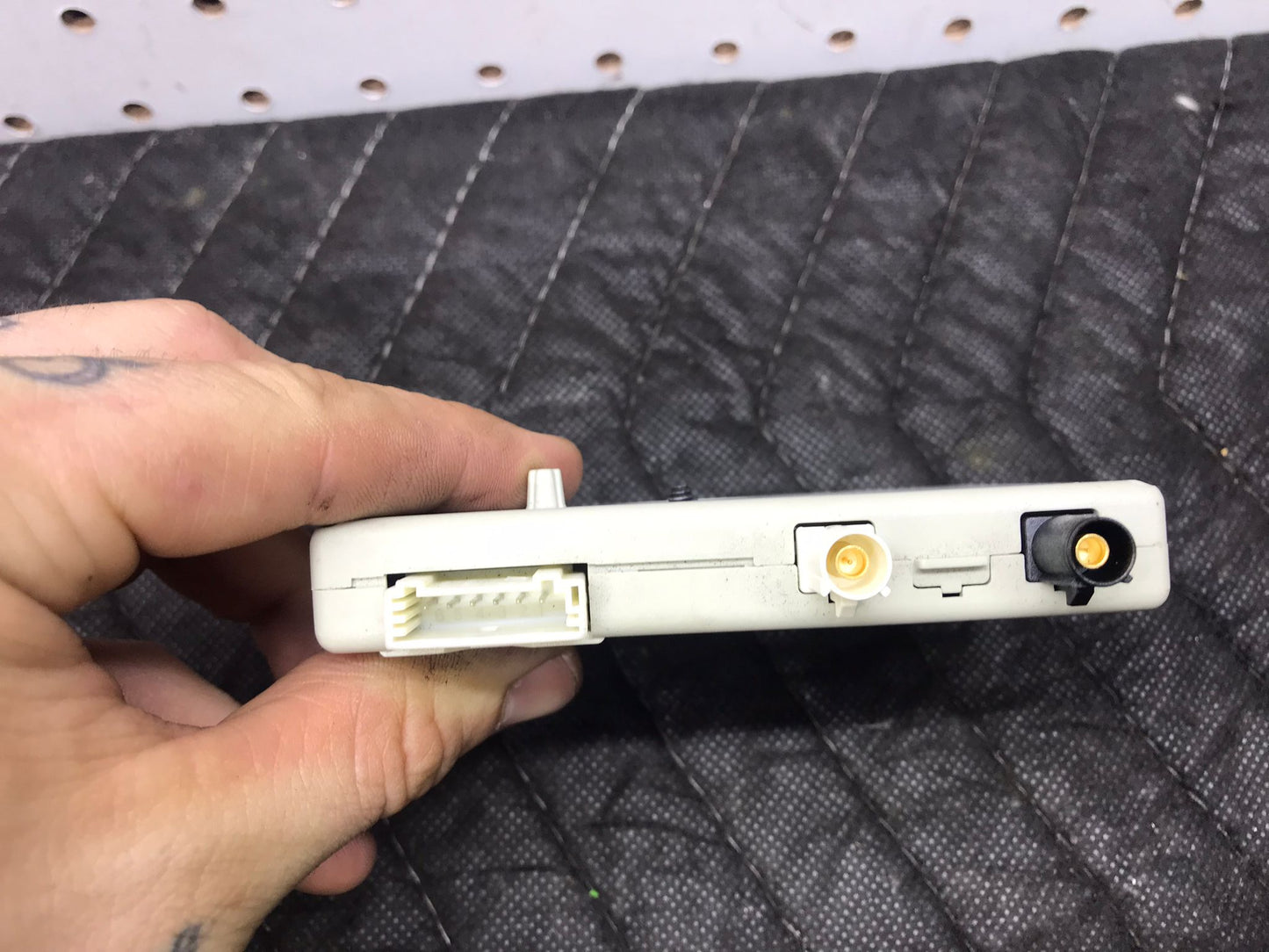 BMW 1 SERIES E88 AERIAL DIVERSITY ANTENNA AMPLIFIER AMP MODULE UNIT SKU 1270