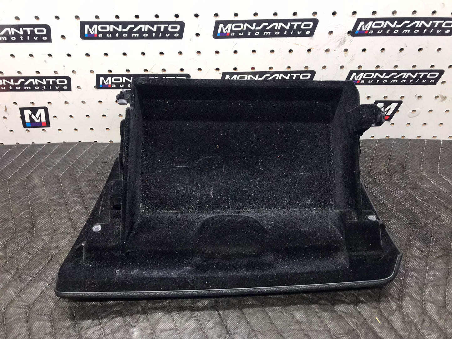 OEM BMW E88 135 CONVERTIBLE RIGHT PASSENGER KNEE GLOVE BOX BLACK W/ AIRBAG SKU 1275