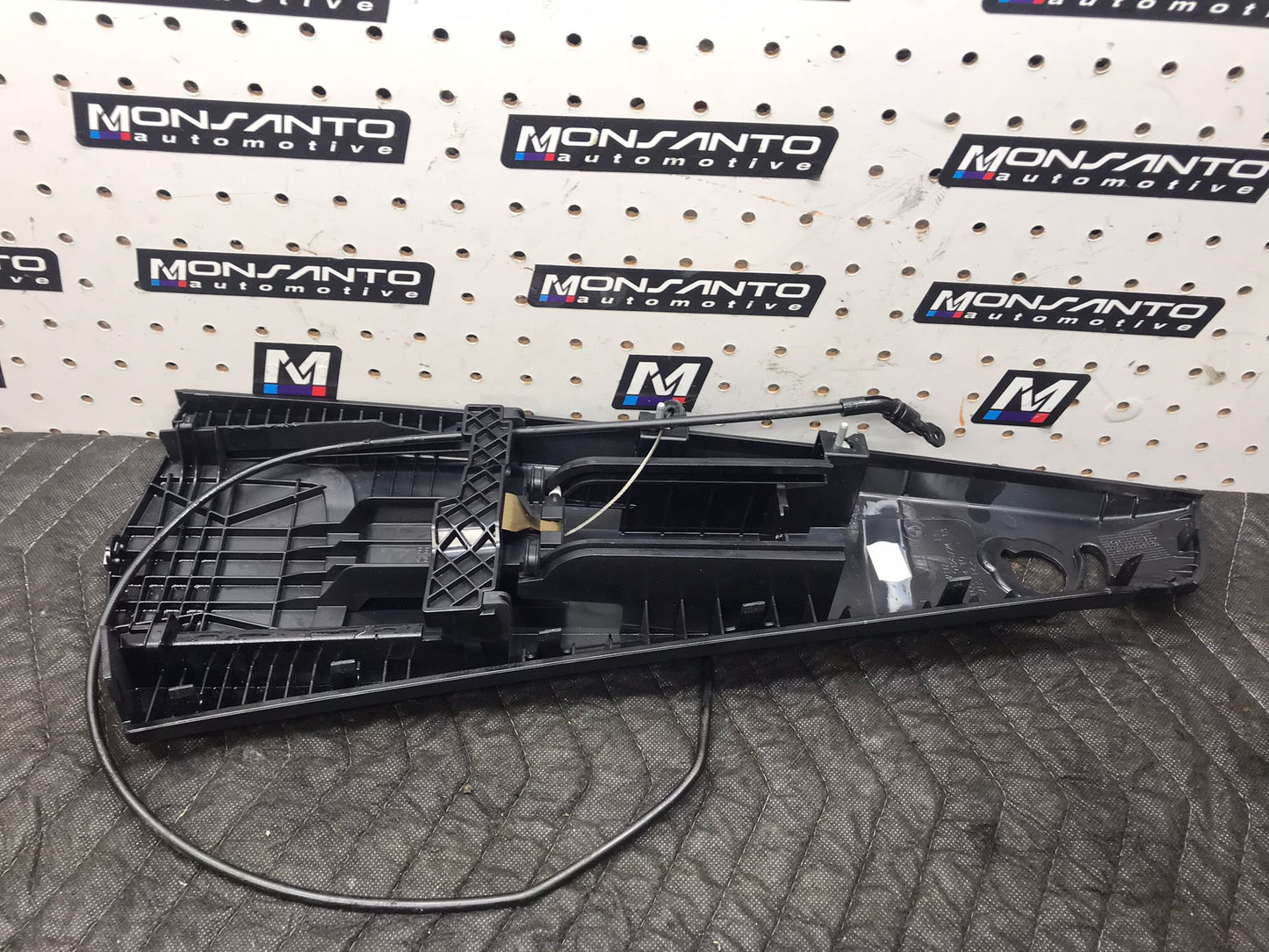 08-13 OEM BMW E88 REAR RIGHT UPPER QUARTER PANEL TRIM COVER SKU 1276