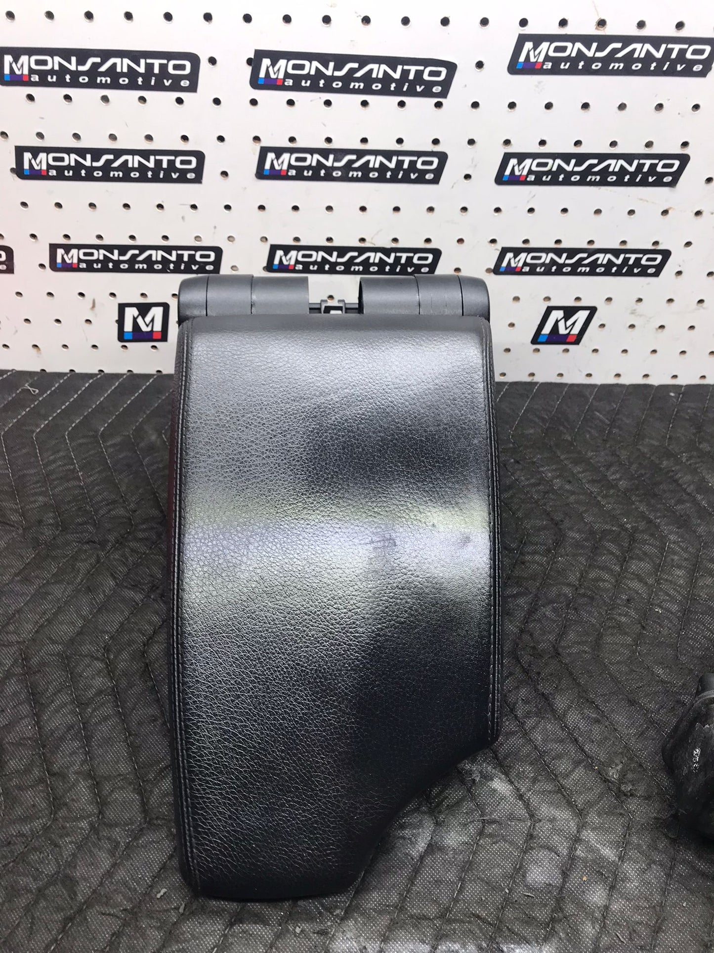 08-13 OEM BMW E88 E82 CENTER CONSOLE ARMREST SKU 1277