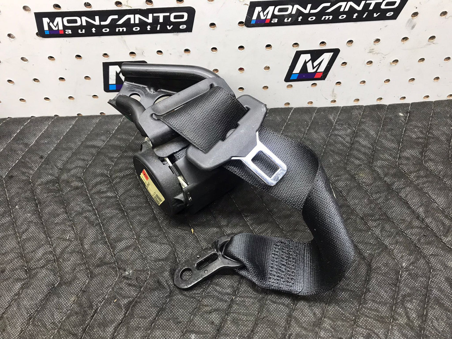08-13 BMW E82 128 135 COUPE REAR LEFT UPPER SEAT BELT RETRACTOR OEM SKU 1293