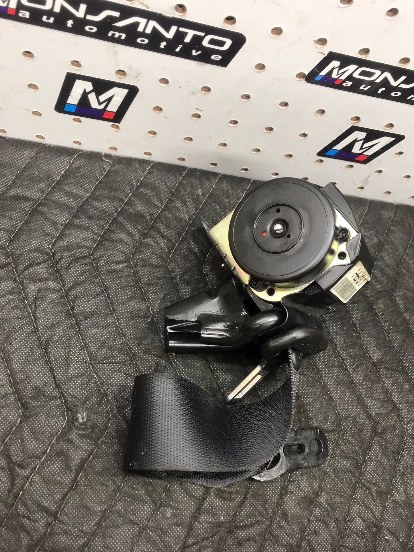 8-13 BMW E82 128 135 COUPE REAR RIGHT UPPER SEAT BELT RETRACTOR SKU 1298