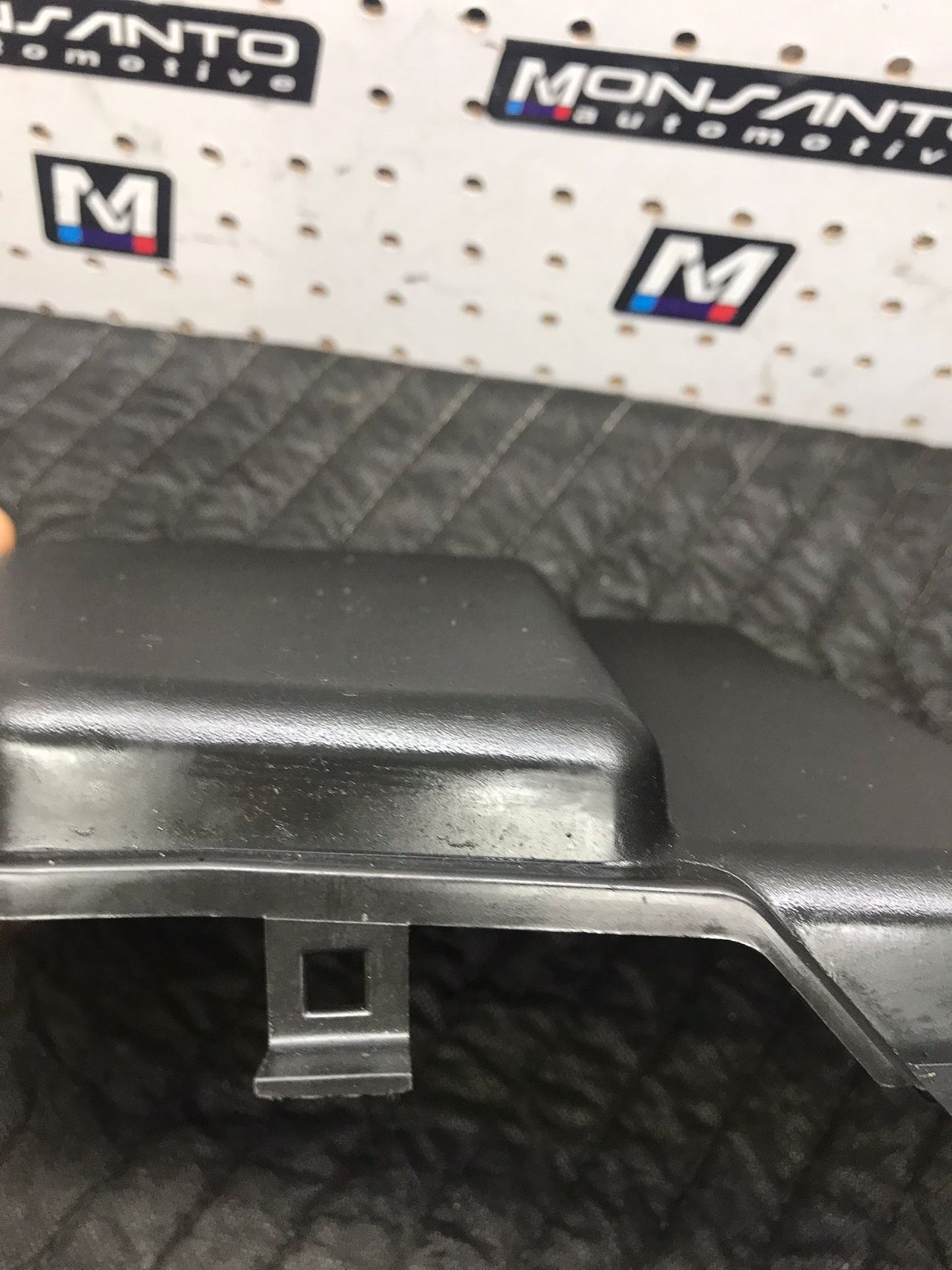 07-13 BMW 328I E90 LEFT DRIVER SIDE CABIN AIR FILTER HOUSING COVER OEM SKU 1324