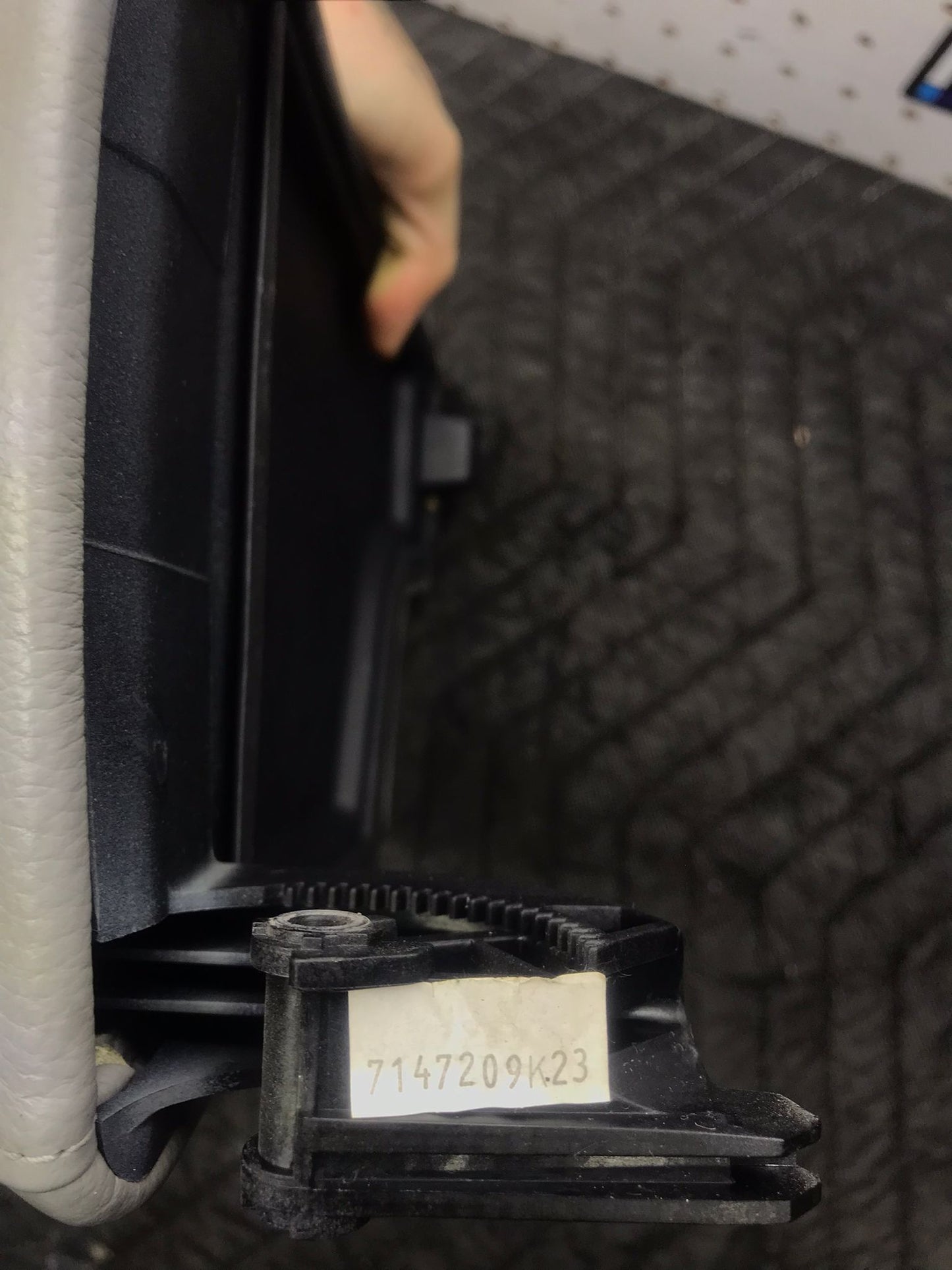 06-13 BMW E90 E92 328 335 FRONT CENTER CONSOLE STORAGE ARM REST COVER GRAY OEM SKU 1326
