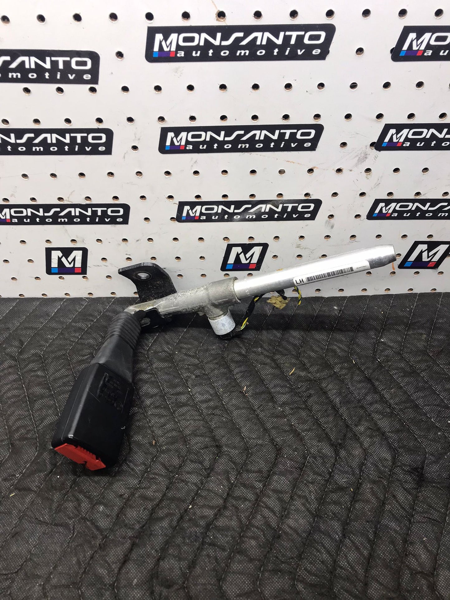 07-11 BMW 328 335 E90 REAR LEFT DRIVER SIDE SEAT BELT BUCKLE LATCH OEM SKU 1349