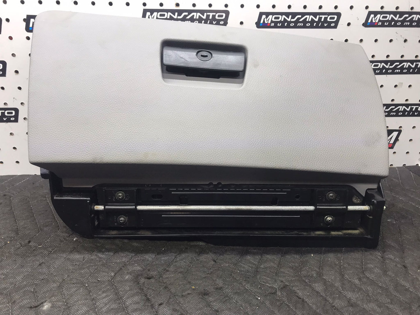 06-11 BMW 325I 335I E90 E91 E92 GLOVEBOX GLOVE BOX STORAGE COMPARTMENT GREY OEM SKU 1355