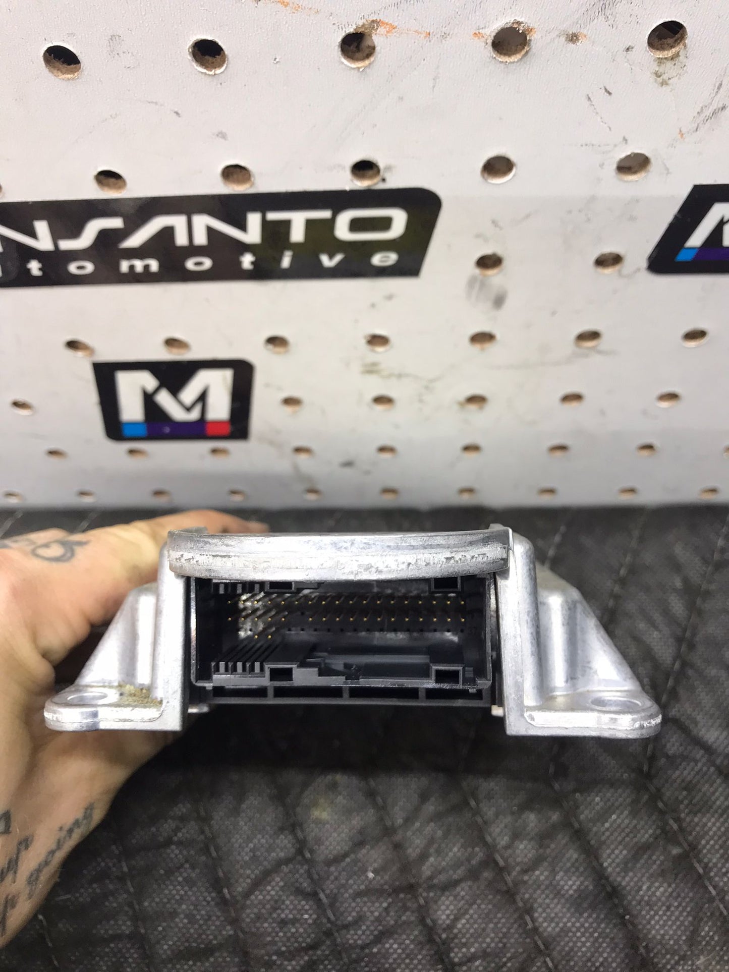 2014 BMW F30, F31, F32 SAFETY CONTROL MODULE OEM CRASH SKU 1373