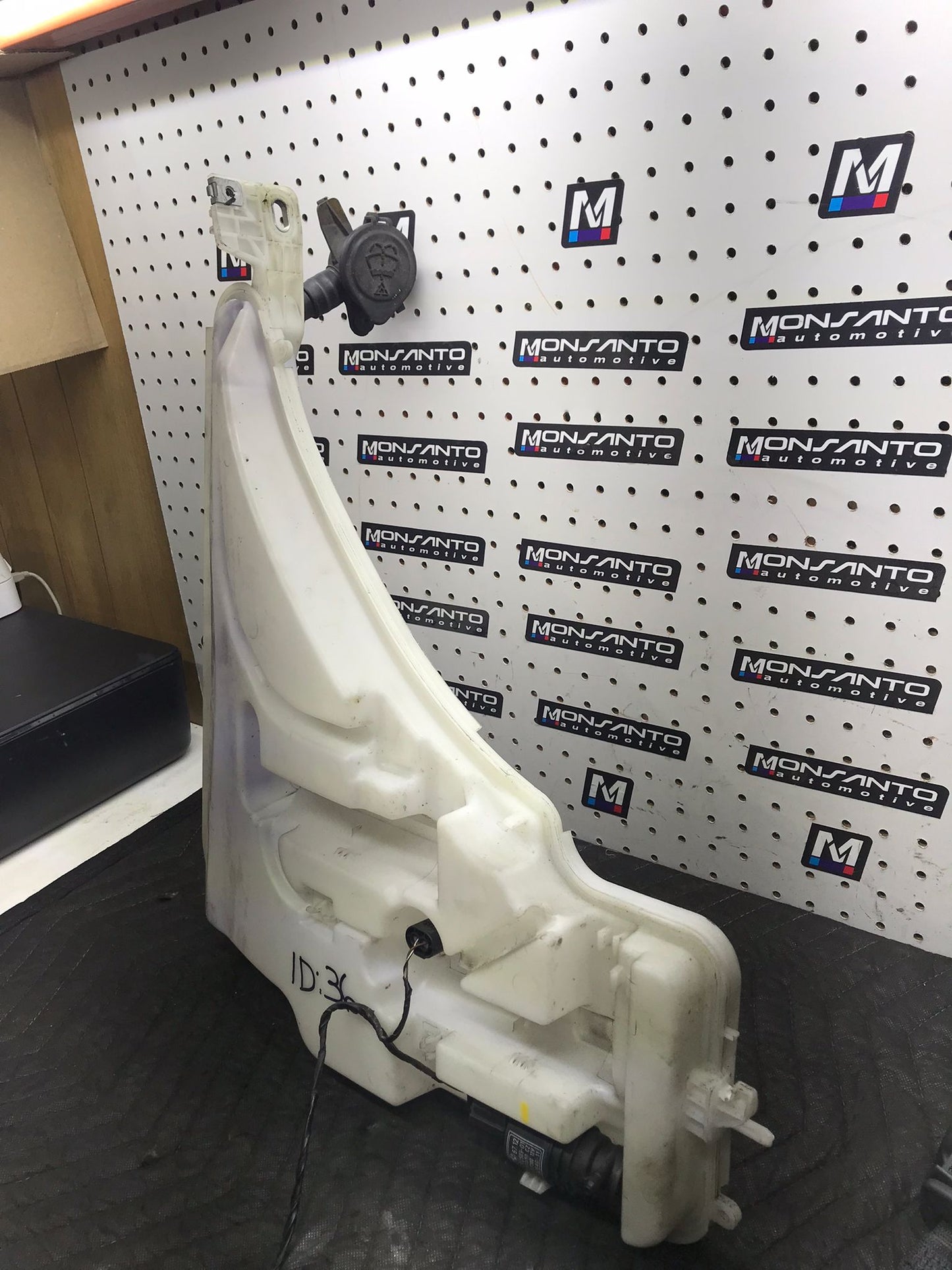 BMW F30 328I 320I WINDSHIELD WASHER FLUID TANK OEM SKU 1415