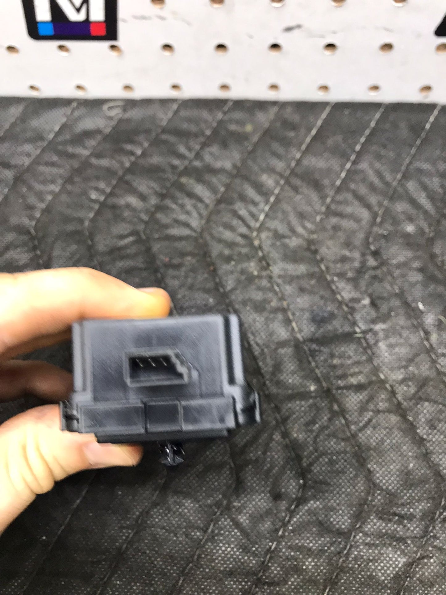 12-15 BMW F30 F31 F34 3-SERIES KEYLESS RADIO REMOTE CONTROL MODULE OEM SKU 1416