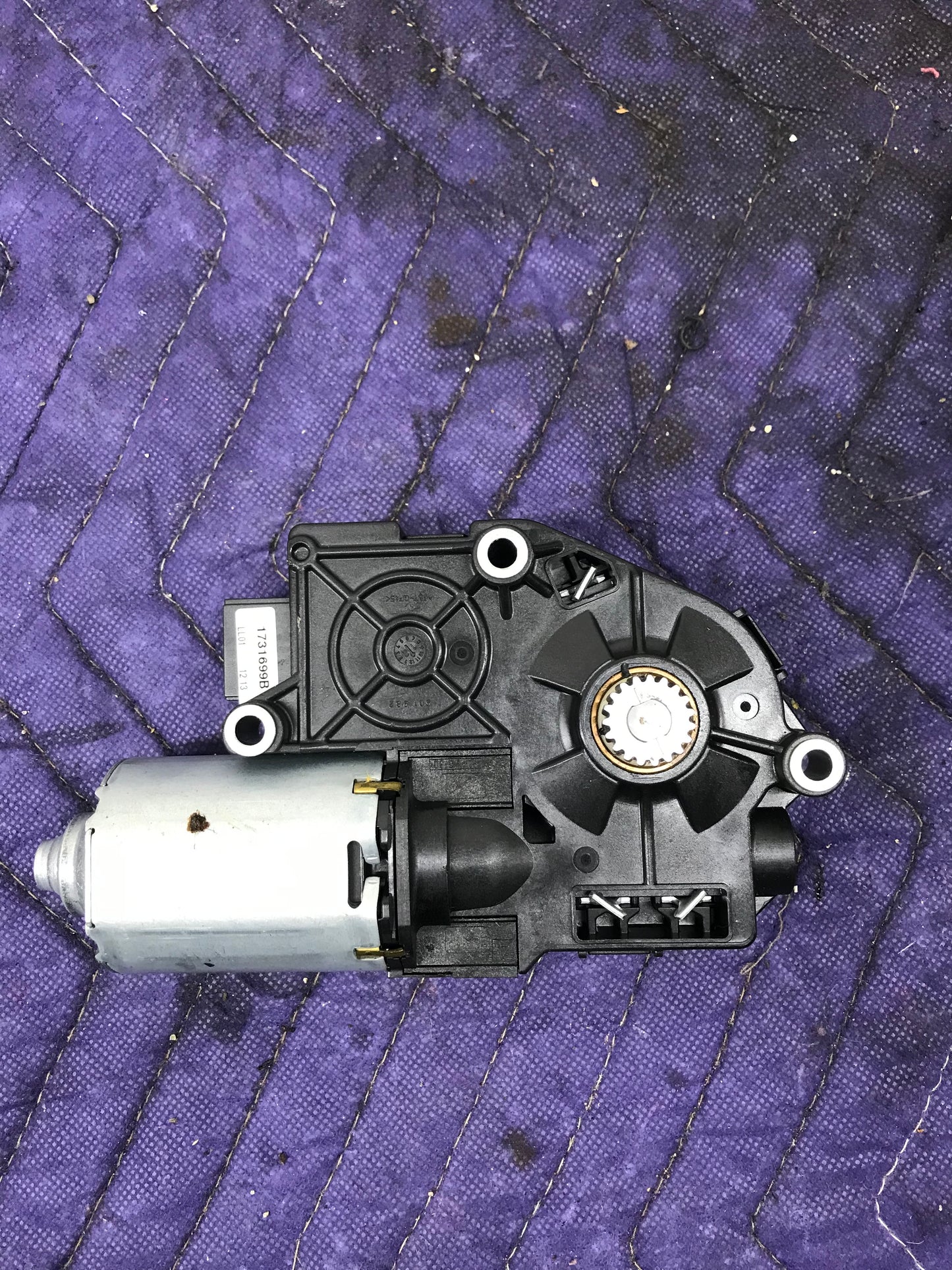 SUNROOF SHADE CONTROL MOTOR 7316535 BMW 530I M5 540I OEM SKU 467