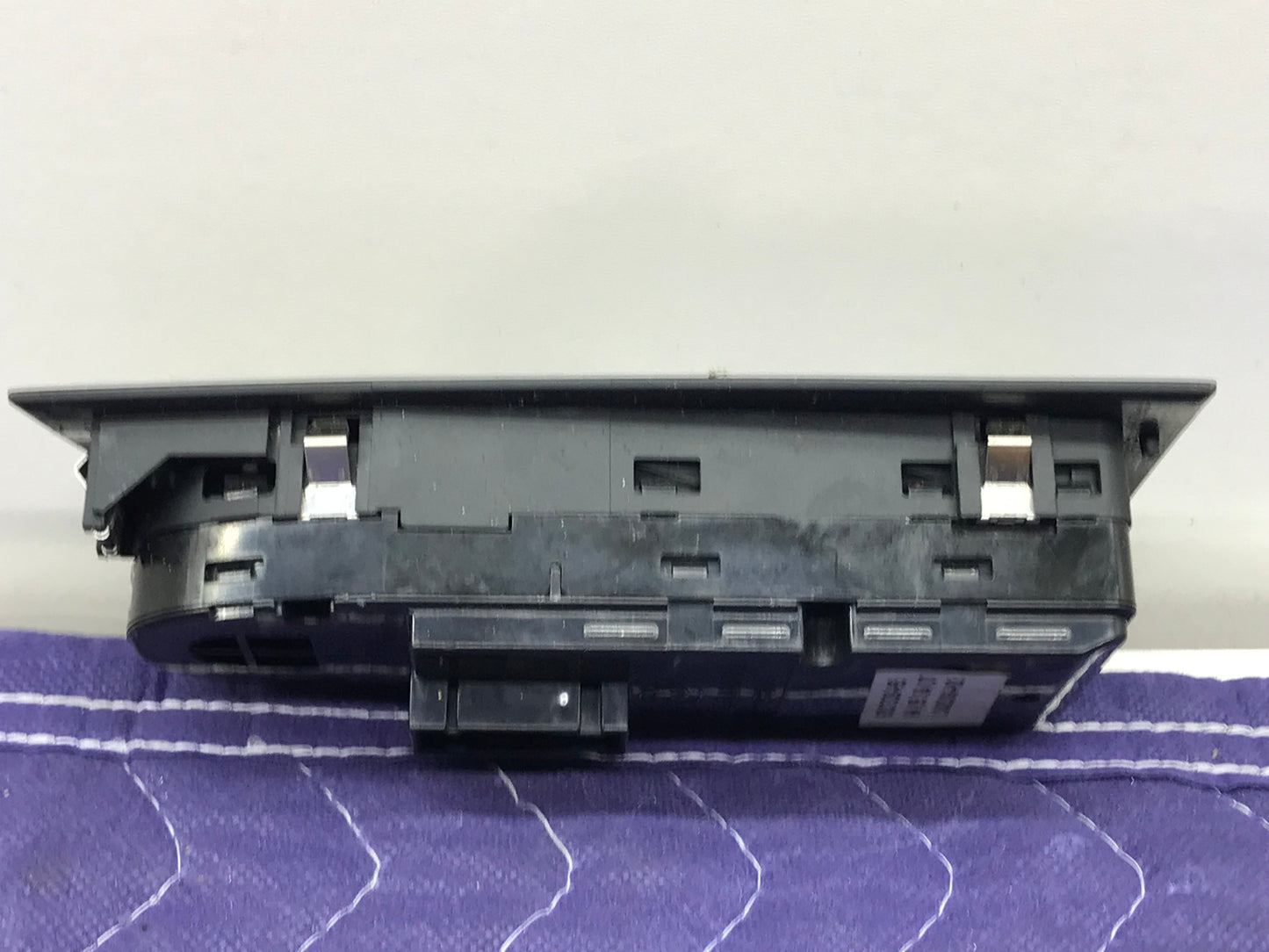 2004-2011 E90 LEFT DRIVER DOOR MASTER POWER WINDOW SWITCH SKU 105