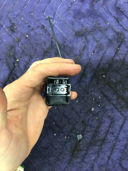 E90 UNDER DASH DIAGNOSTIC INTERFACE MOST PLUG SENSOR  SKU 358