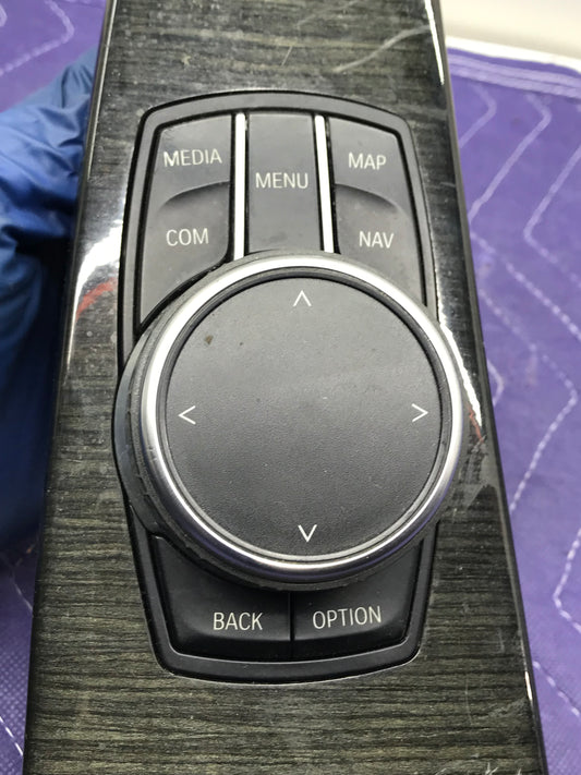 2013-2020 F3X CENTER CONSOLE IDRIVE WOOD TRIM W/ MEDIA KNOB OEM SKU 92
