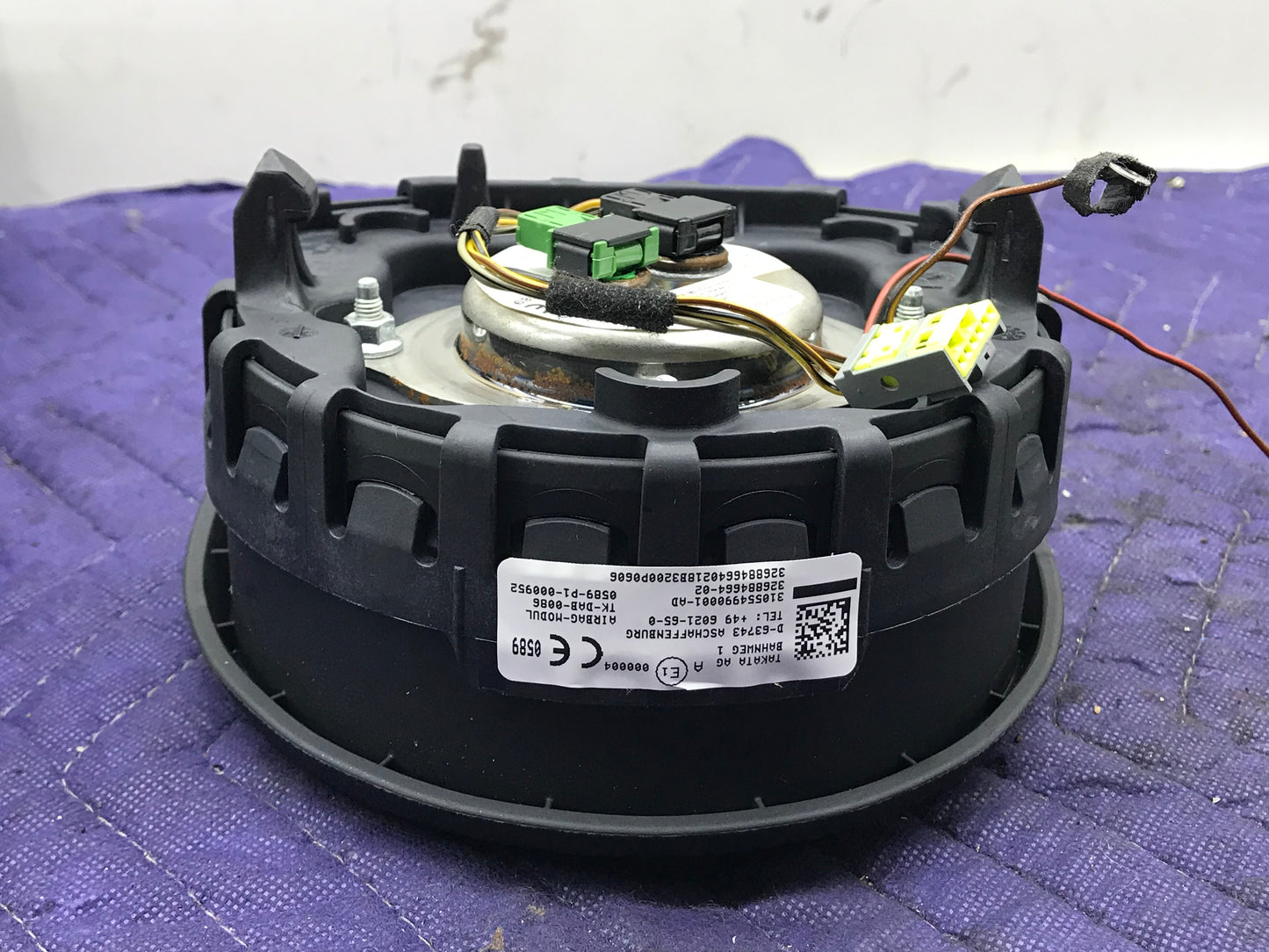 E9X FRONT DRIVER SPORT STEERING WHEEL AIRBAG  SKU 281