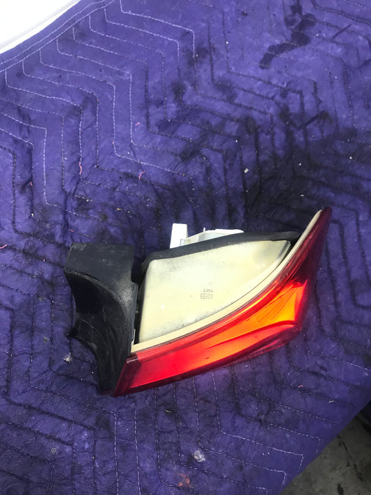 E90 - 2009 2010 2011  PASSENGER REAR BREAK TAIL LIGHT LAMP 4871736 SKU 330