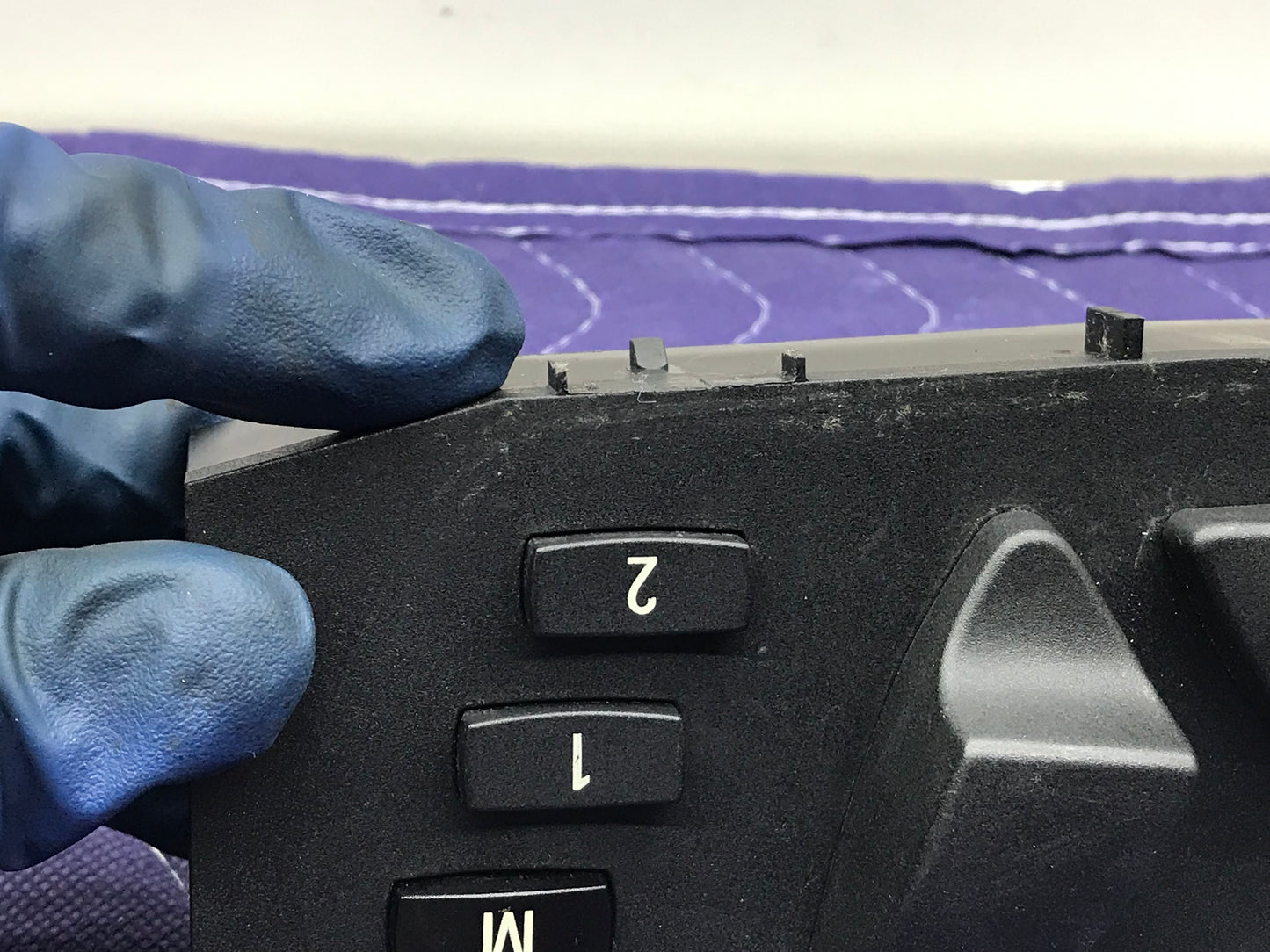 2008-2013 F9X FRONT POWER DRIVER SEAT SWITCH DELPHI  SKU 98