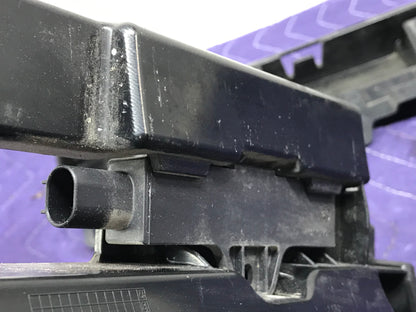 F30 SEDAN ROCKER PANEL SIDE GUARD SKIRT BRACKET RIGHT SIDE SKU 212