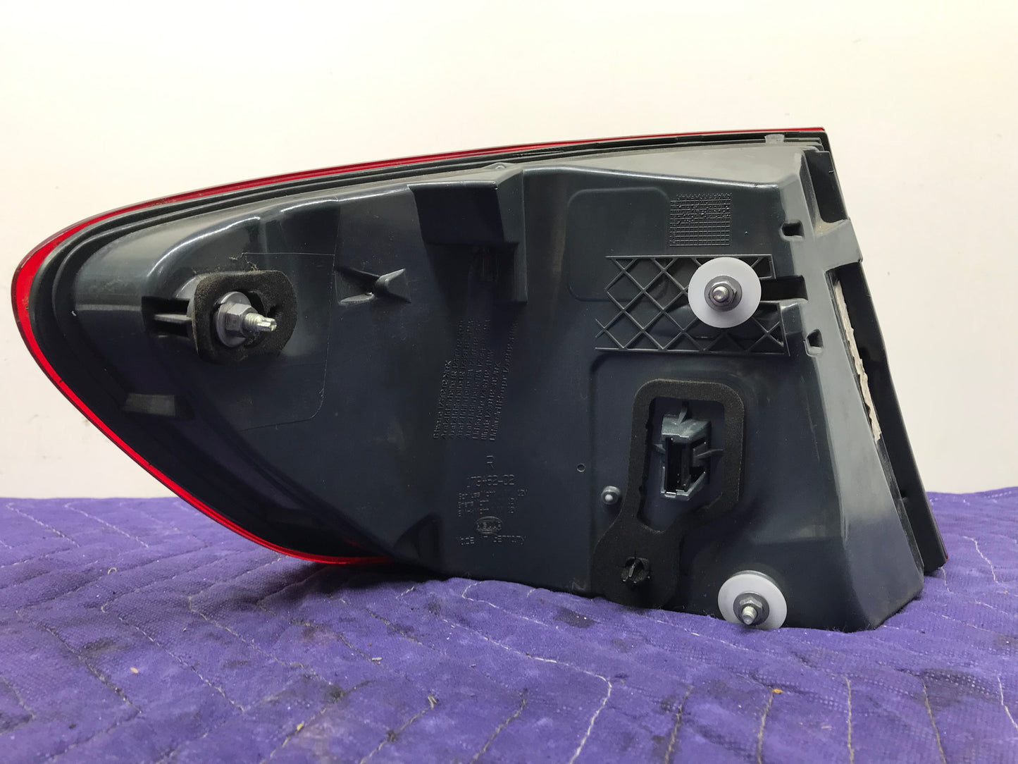 F10 REAR RIGHT DRIVER SIDE OUTER TAILLIGHT OEM SKU 217