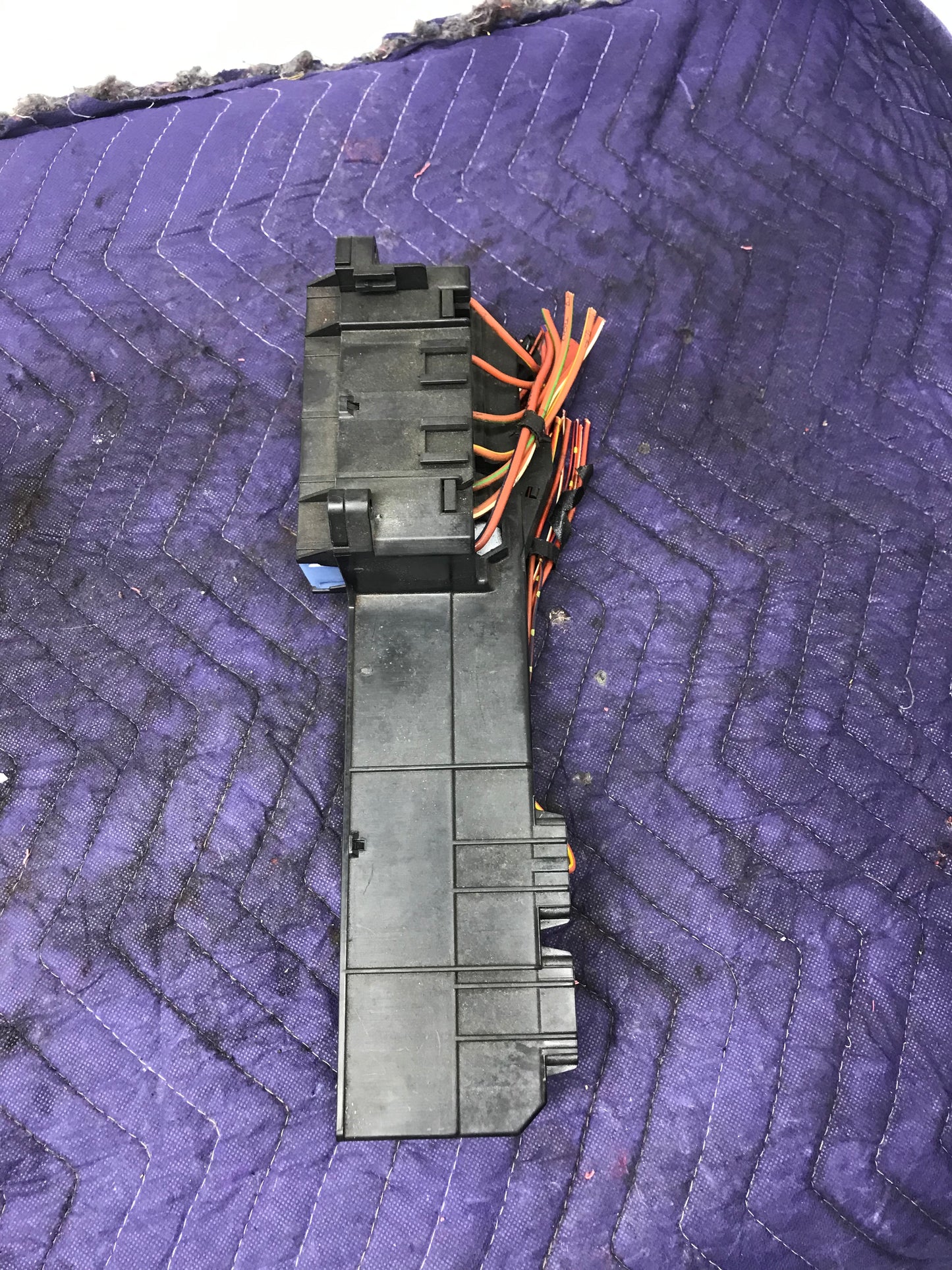 E60 SERIES E63 E64 5/6 FRONT POWER DISTRIBUTION FUSE TERMINAL BOX PANEL OEM  SKU 379