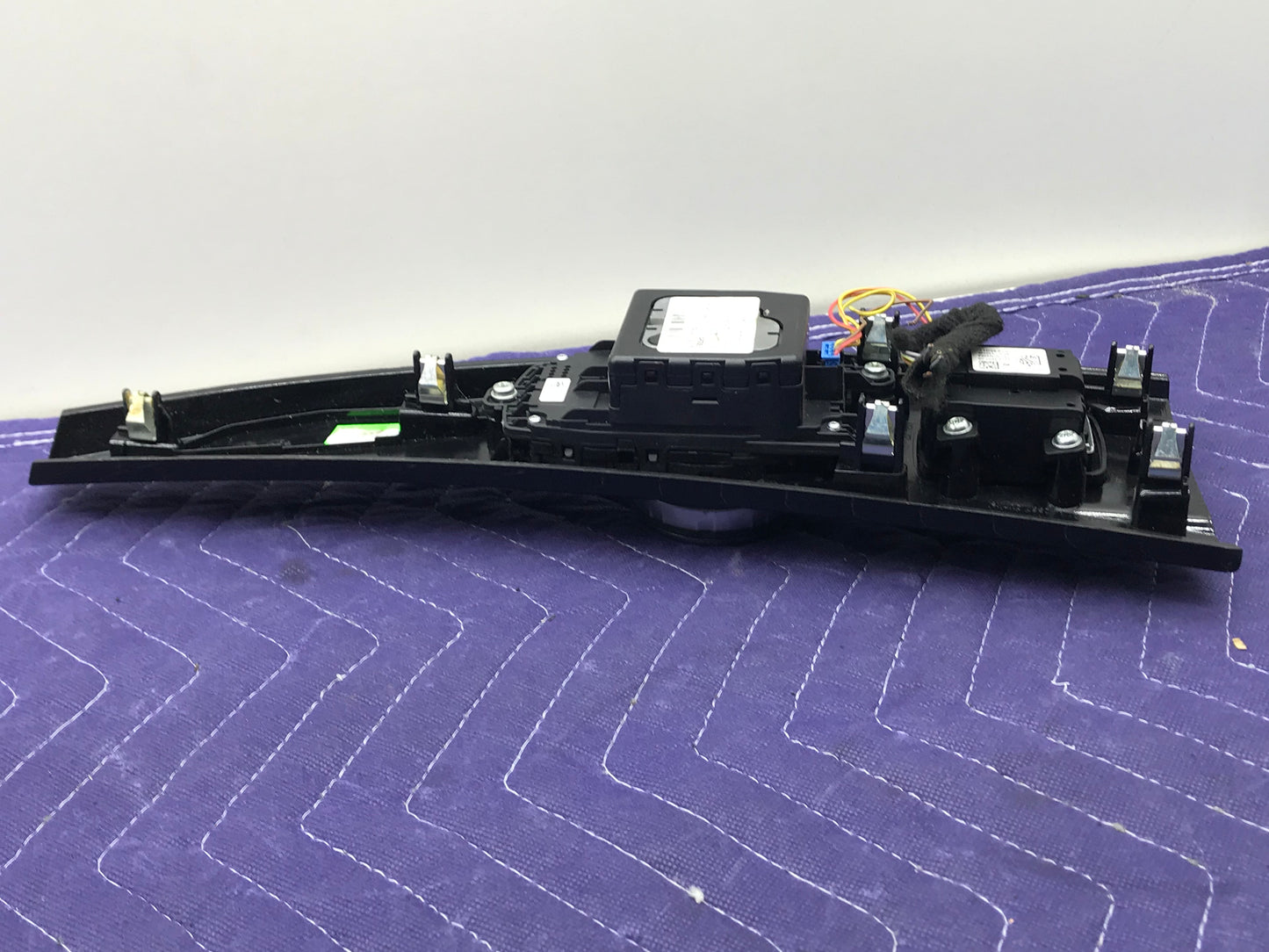 2013-2020 F3X CENTER CONSOLE PIANO BLACK TRIM W/ IDRIVE MEDIA KNOB OEM SKU 93
