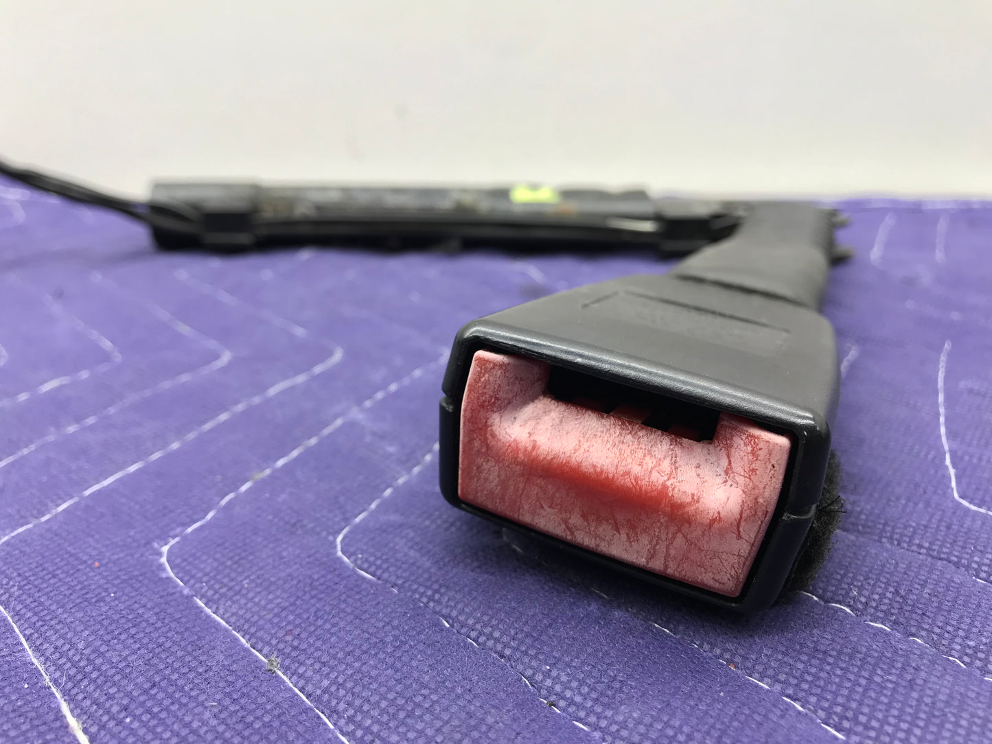 2008-2013 E82 RIGHT FRONT PASSENGER SEATBELT BUCKLE TENSIONER  SKU 104