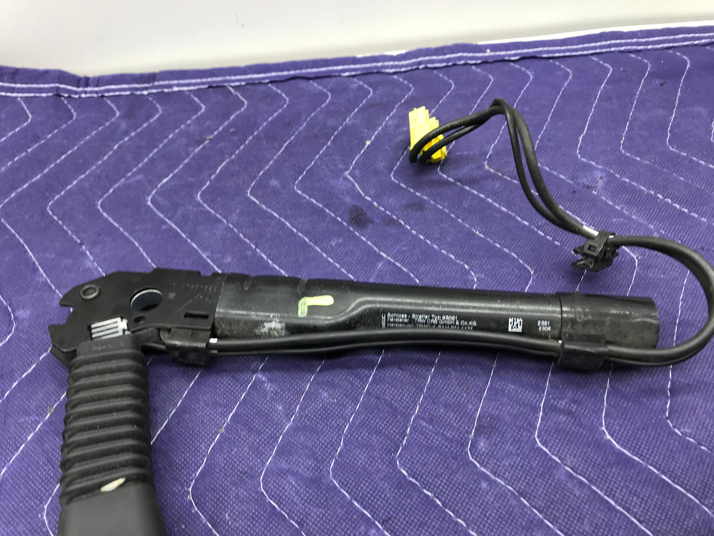 2013-2017 F33 LEFT FRONT DRIVER SEATBELT BUCKLE TENSIONER  SKU 101