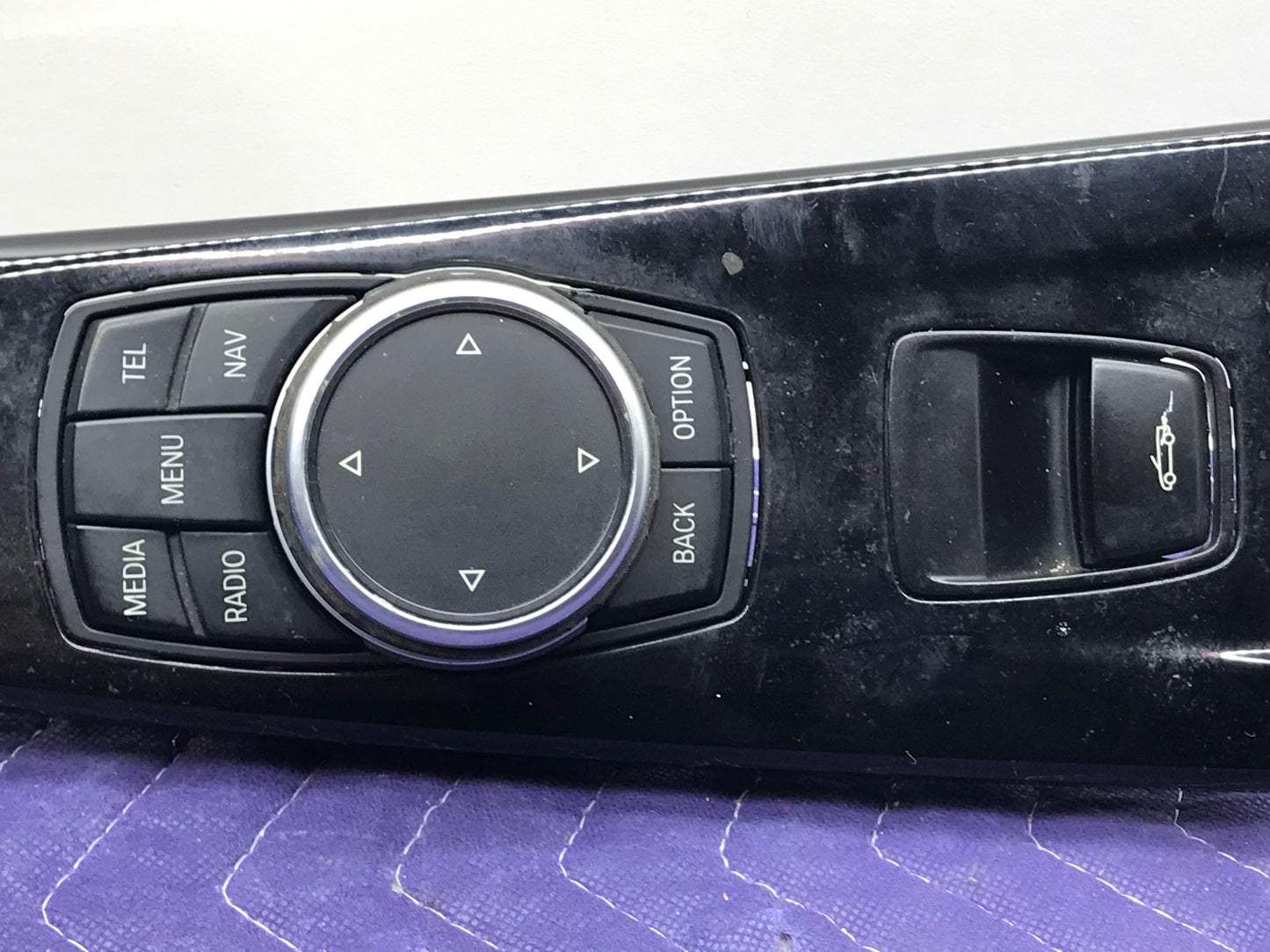 2013-2020 F3X CENTER CONSOLE PIANO BLACK TRIM W/ IDRIVE MEDIA KNOB OEM SKU 93