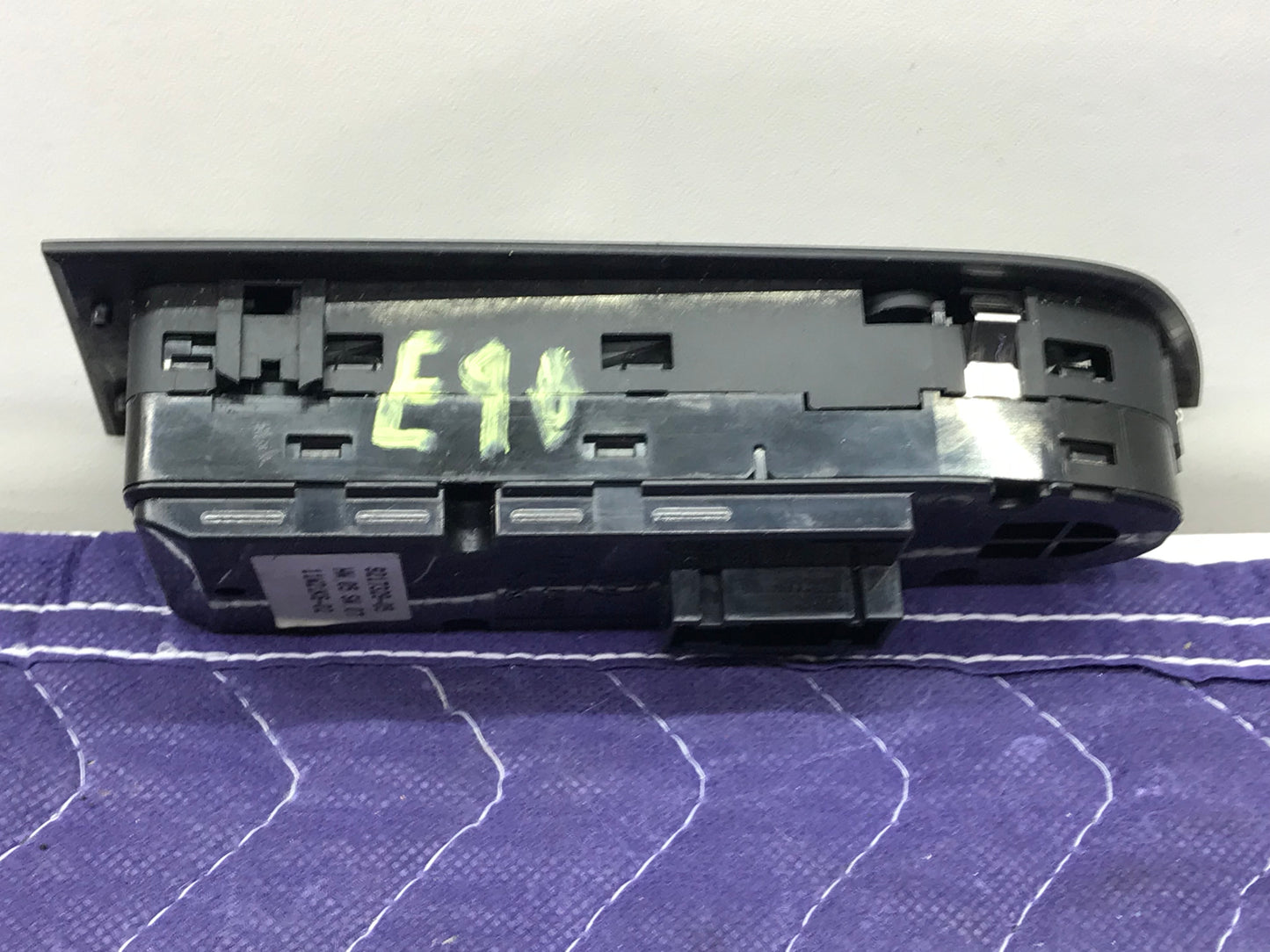2004-2011 E90 LEFT DRIVER DOOR MASTER POWER WINDOW SWITCH SKU 105