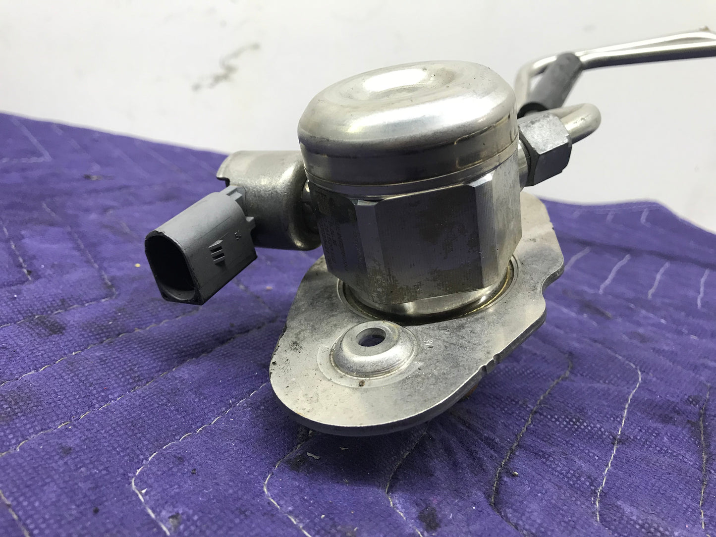 N20/N26 HIGH PRESSURE FUEL PUMP W/ HIGH PRESSURE FUEL SENSOR  SKU 214