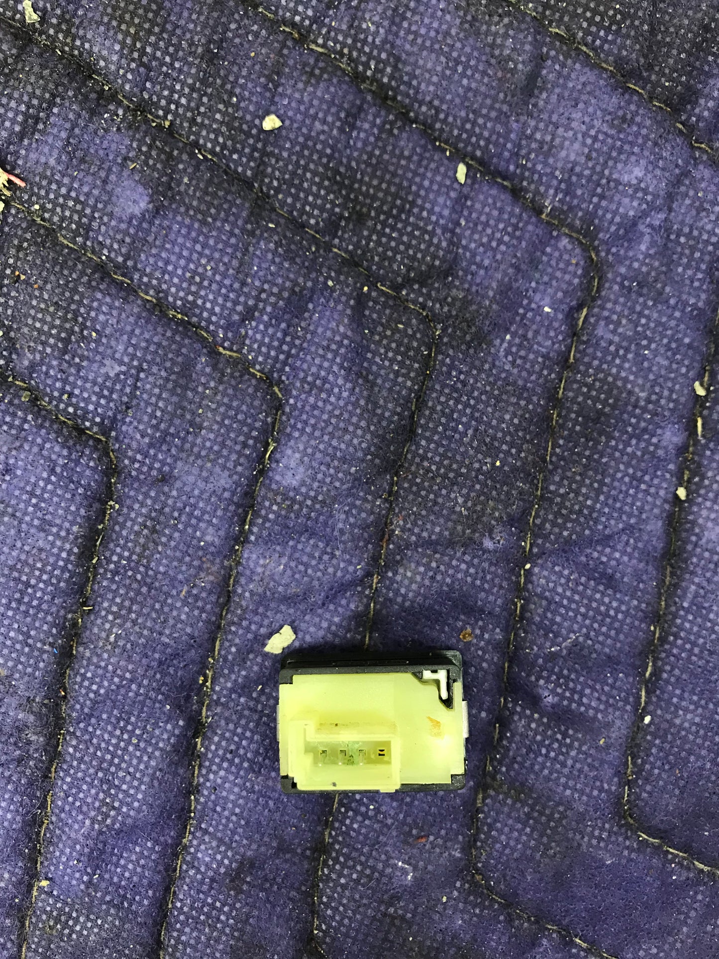 BMW E90 E60 E63 TRUNK LID UNLOCK RELEASE SWITCH OPEN BUTTON  SKU 360