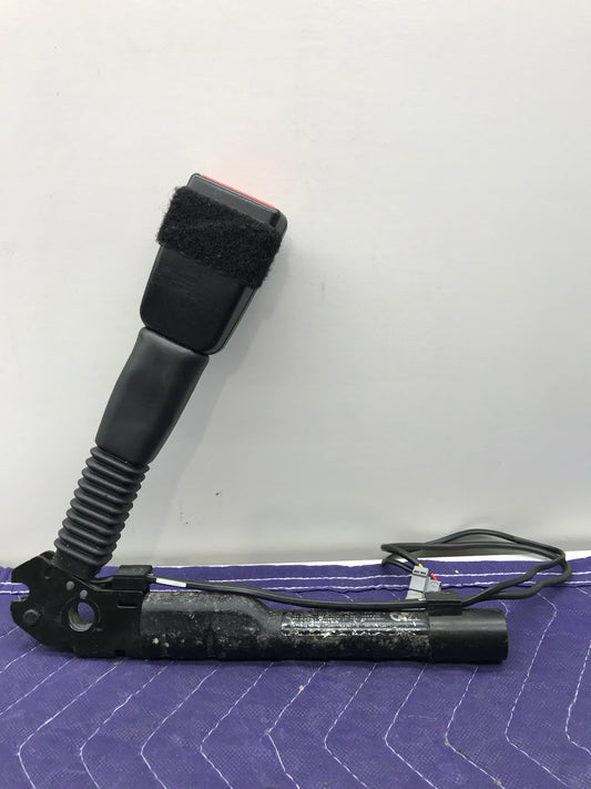 2008-2013 E82 LEFT FRONT DRIVER SEATBELT BUCKLE TENSIONER  SKU 103