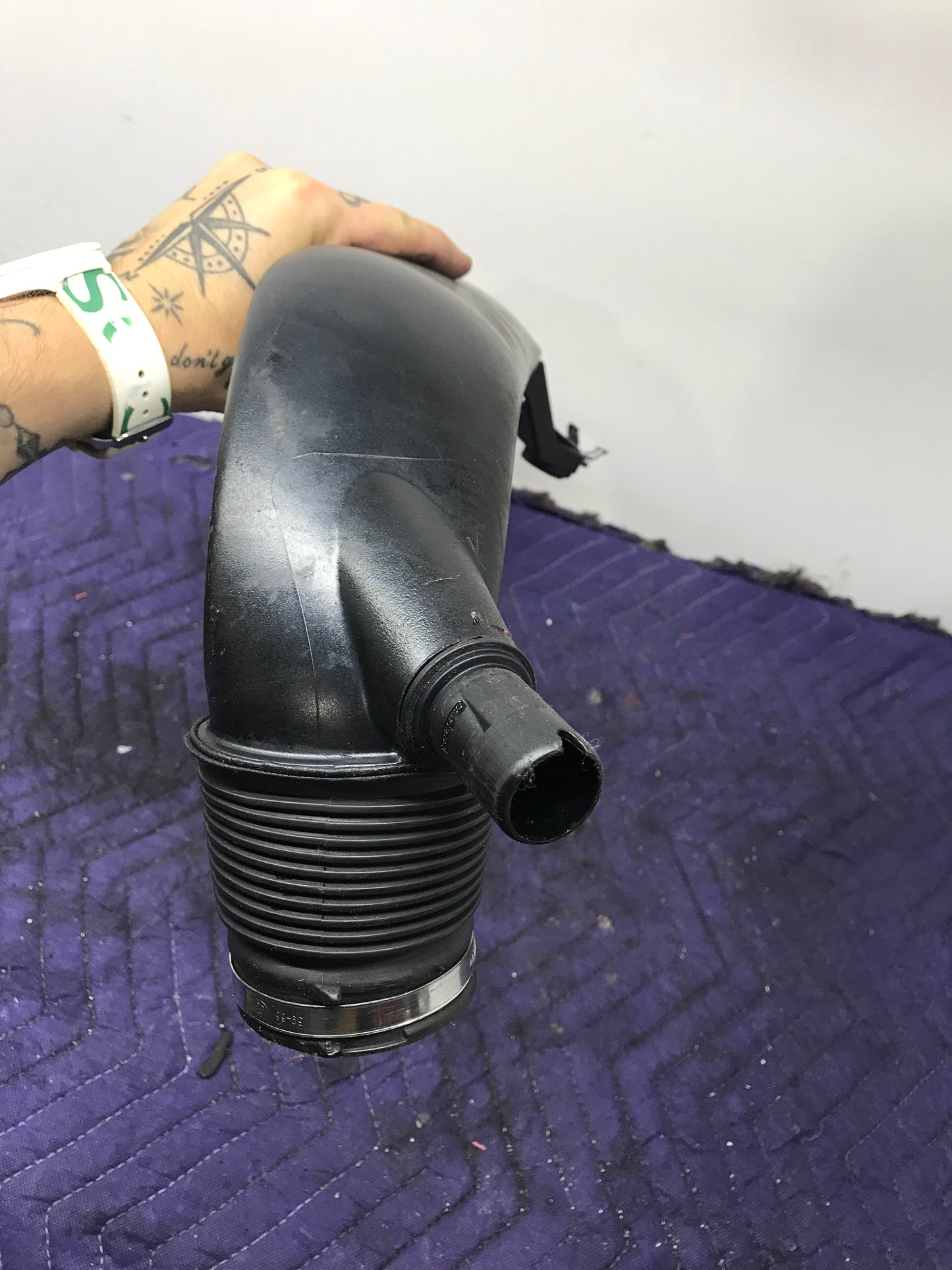BMW E60 E90 535 2006-2013 AIR INTAKE INDUCTION TURBO INLET OEM  SKU 401