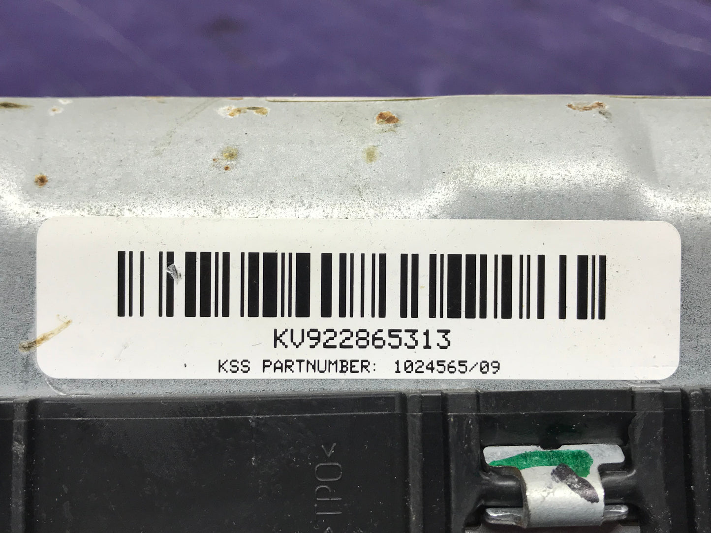 F22/F3X FRONT RIGHT PASSENGER SIDE KNEE LOWER DASH AIRBAG  SKU 185