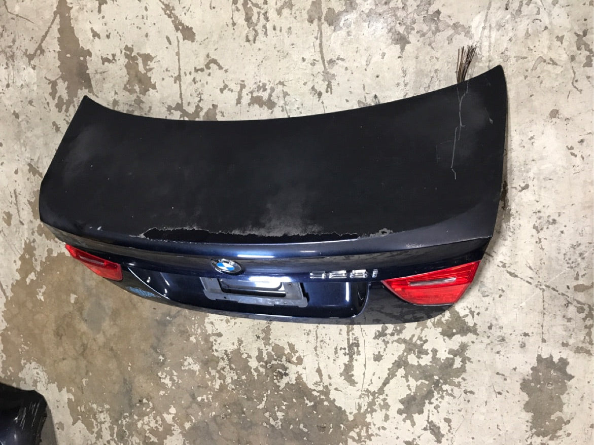 E90 TRUNK LCI SKU 302