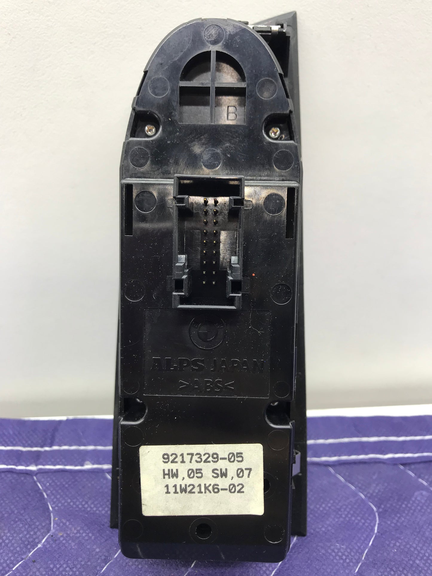 2004-2011 E90 LEFT DRIVER DOOR MASTER POWER WINDOW SWITCH SKU 105
