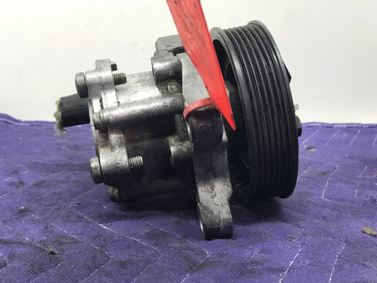 E90 N52 ENGINE POWER STEERING PUMP W/PULLEY  SKU 163