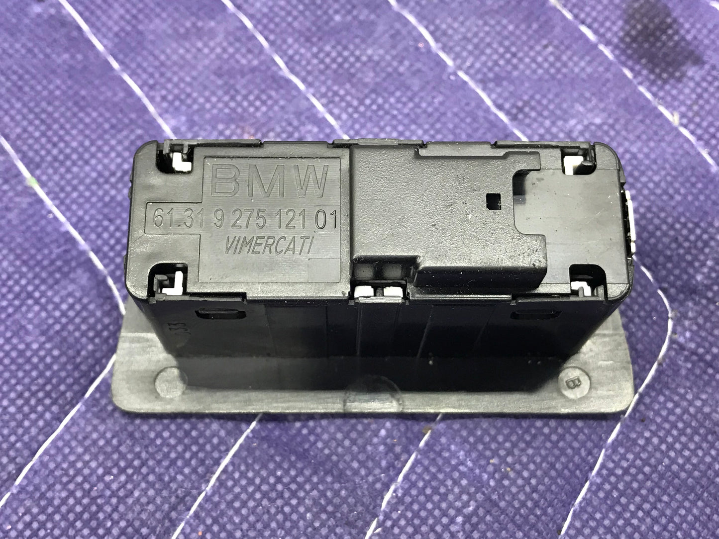 2009-2016 F1X REAR TRUNK LID CENTER LOCK SWITCH BUTTON  SKU 112