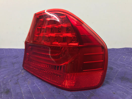 E90 REAR RIGHT SIDE TAILLIGHT LCI SKU 215
