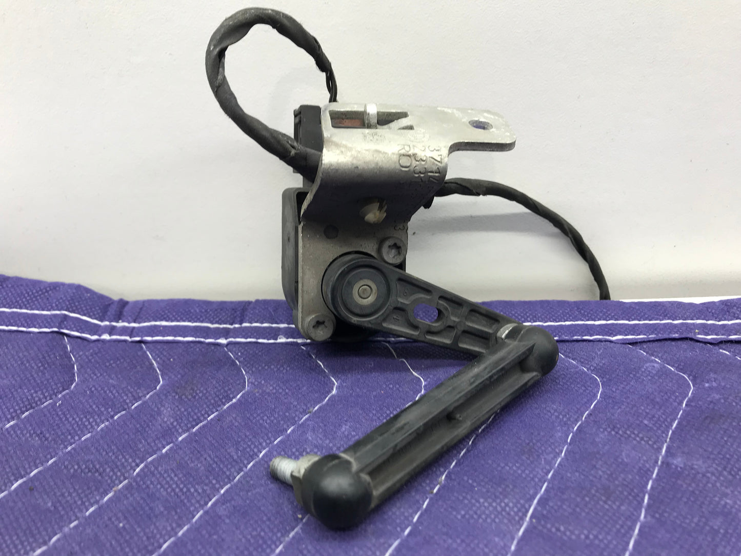 2009-2016 F1X REAR LEFT SUSPENSION HEADLIGHT HEIGHT LEVEL SENSOR OEM SKU 100