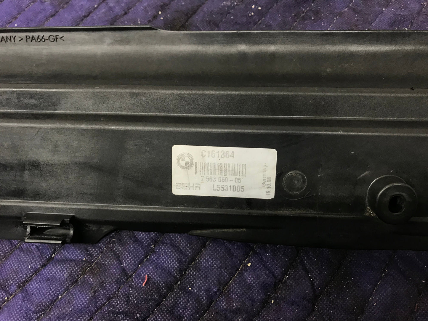 BMW E60 SERIES 5 2004-2010 UPPER RADIATOR SUPPORT BRACKET PLATE OEM  SKU 402