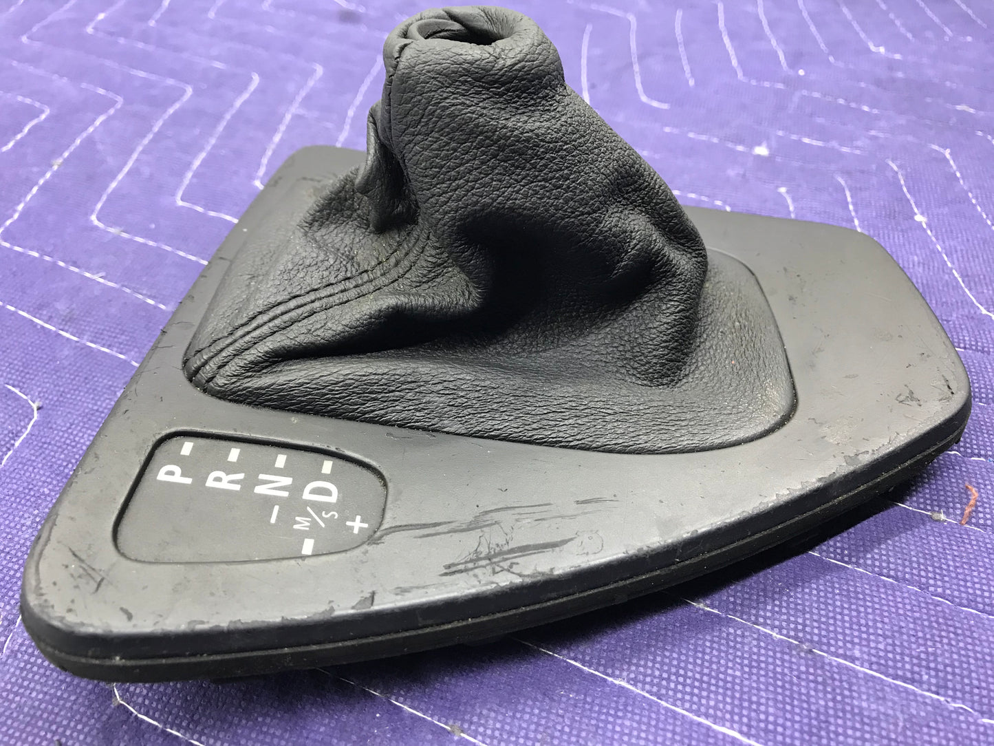 2004-2013 E9X AUTOMATIC TRANSMISSION SHIFTER GEAR TRIM W/LEATHER BOOT SKU 117
